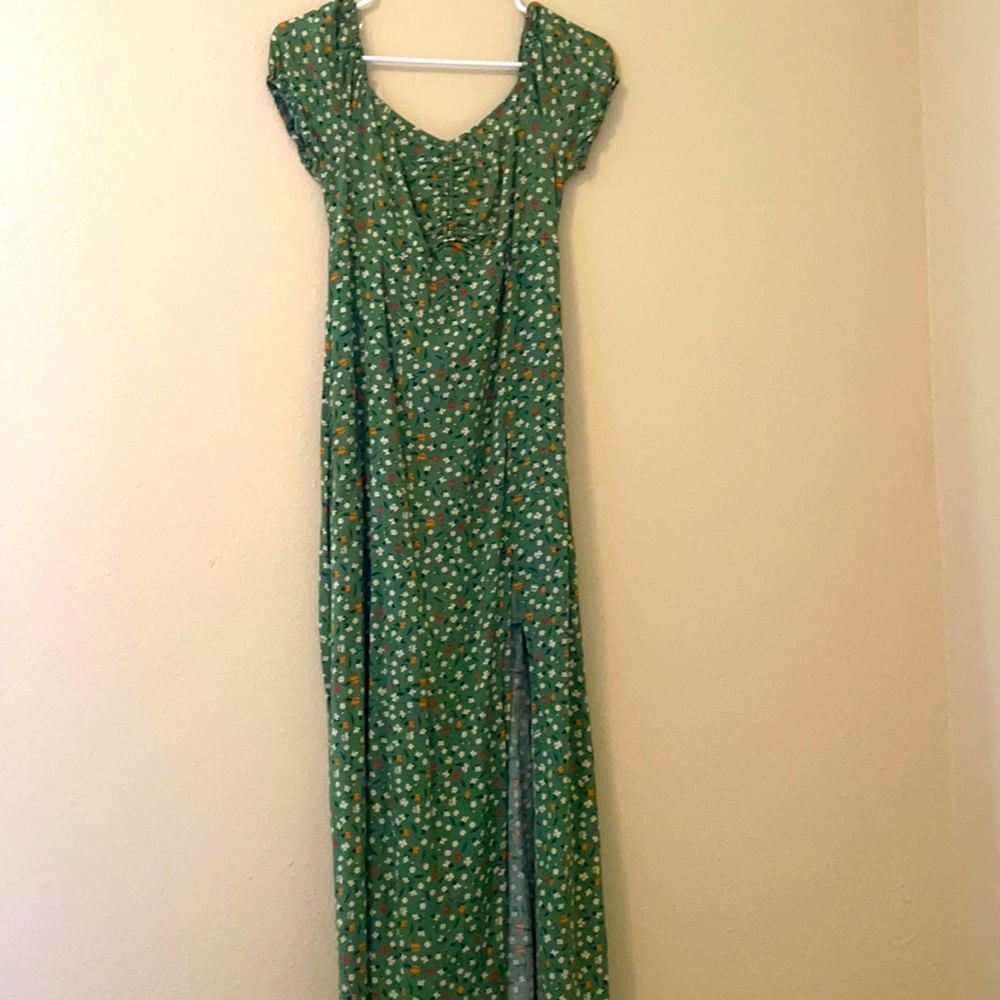 Beautiful green flowery dress. Size small